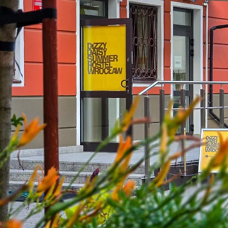 Dizzy Daisy Ostello *