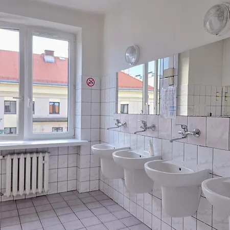 Dizzy Daisy Ostello *